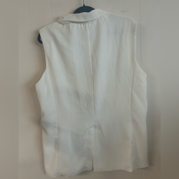 HYFVE Muse Brand. Size L, BNWT Women's White Vest, pockets, tortoise buttons - Picture 7 of 11